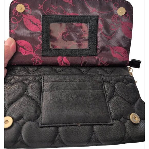 Betsey Johnson Crossbody Purse Black Leather Heart Quilted Gold Chain zip up Bag - Picture 4 of 8